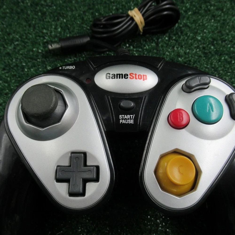 Nintendo GameCube GameStop Wired Black‎ GamePad Controller Black